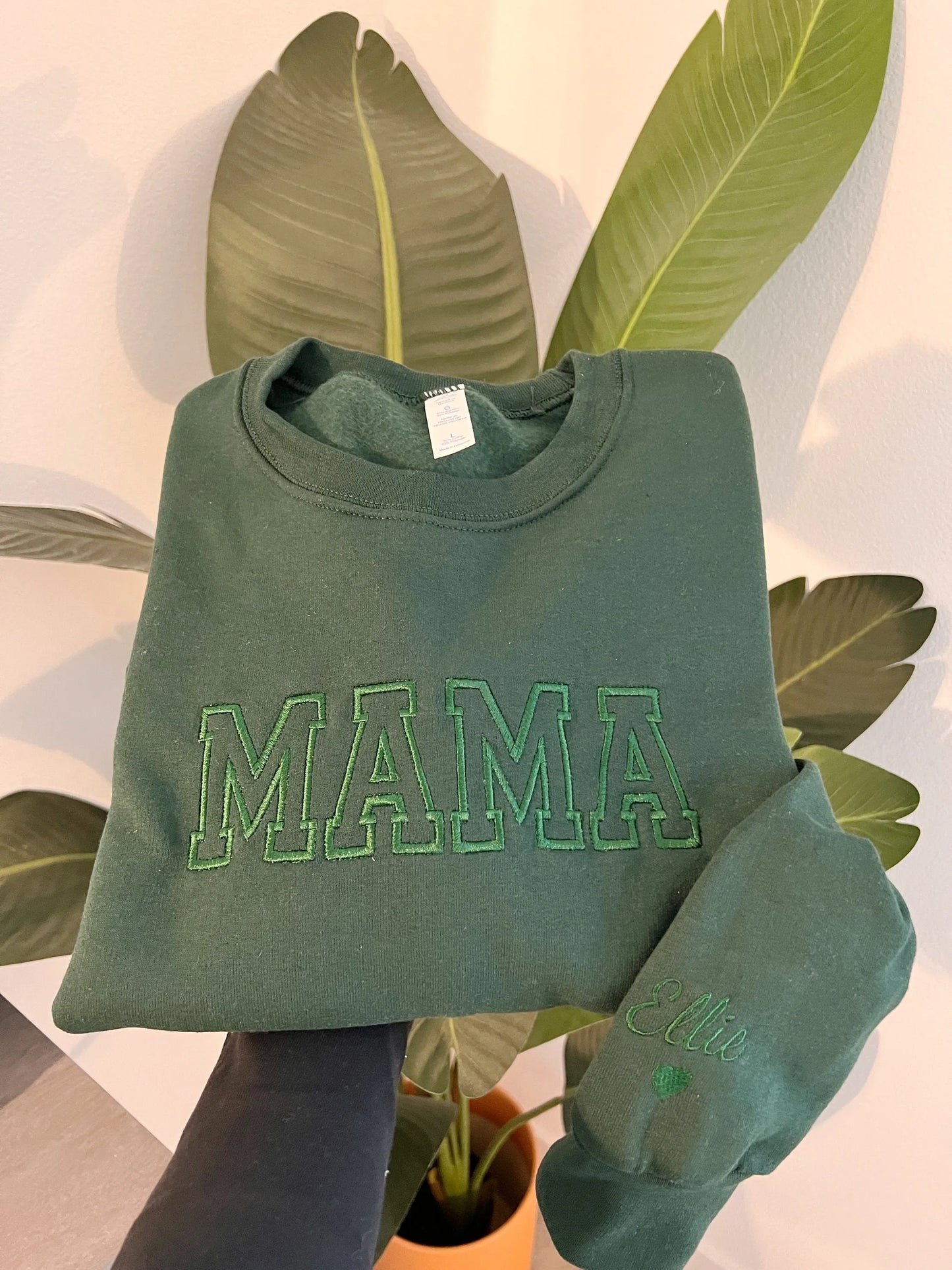Mama Sweatshirt – Personalized Embroidery Gift for Mom